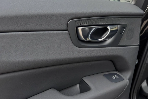 XC60 Ультра Темный / Ultra Dark 2.0 AT 4WD (249 л.с.) фото 24