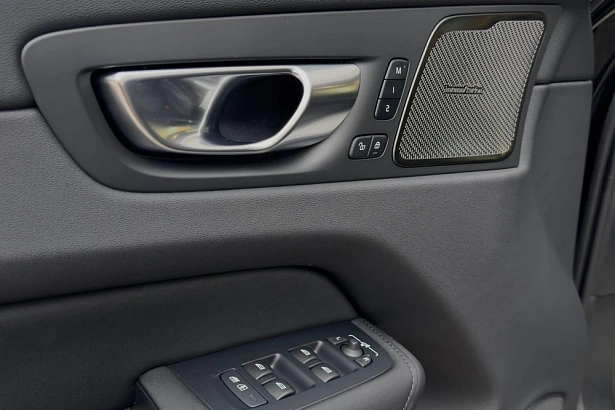 XC60 Ультра Темный / Ultra Dark 2.0 AT 4WD (249 л.с.) фото 20