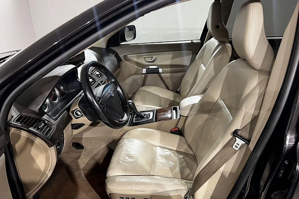 XC90 Base 2.5 AT 4WD (5 мест) (210 л.с.) фото 10